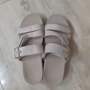 Bionic sandals size 11